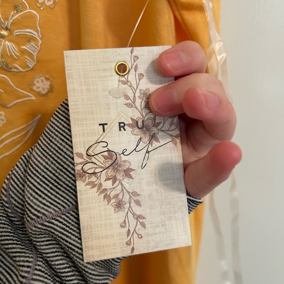 🐆3/$15 True Self Orange Sleeveless Top with Floral Print- NWT - Picture 8 of 9